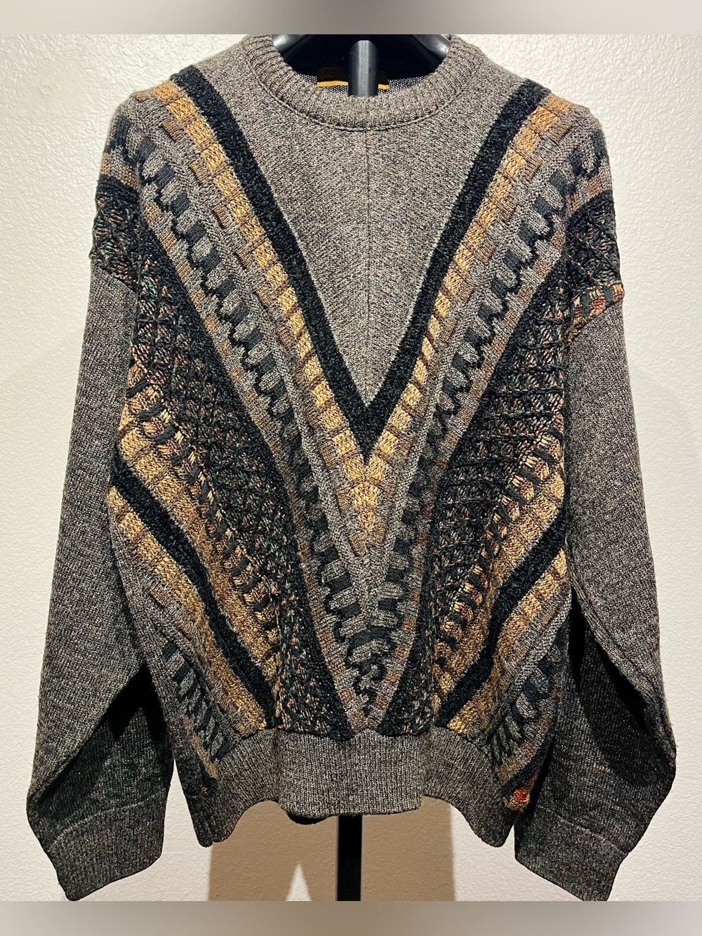 Vintage 3D Knit Crewneck Sweater in Gray, Gold and Black - Size M (Men’s)
